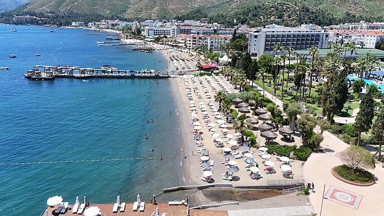 bayram-tatilinde-mugla-sahilleri-doldu-tasti-1780055325639.jpeg