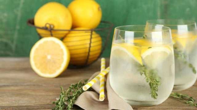 Ilık limonlu su içmenin faydaları inanılmaz...