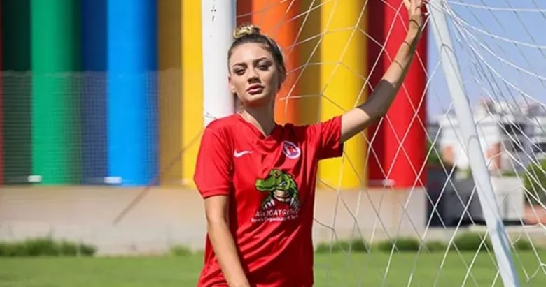 Podyum ile yeşil saha arasında ter döküyor