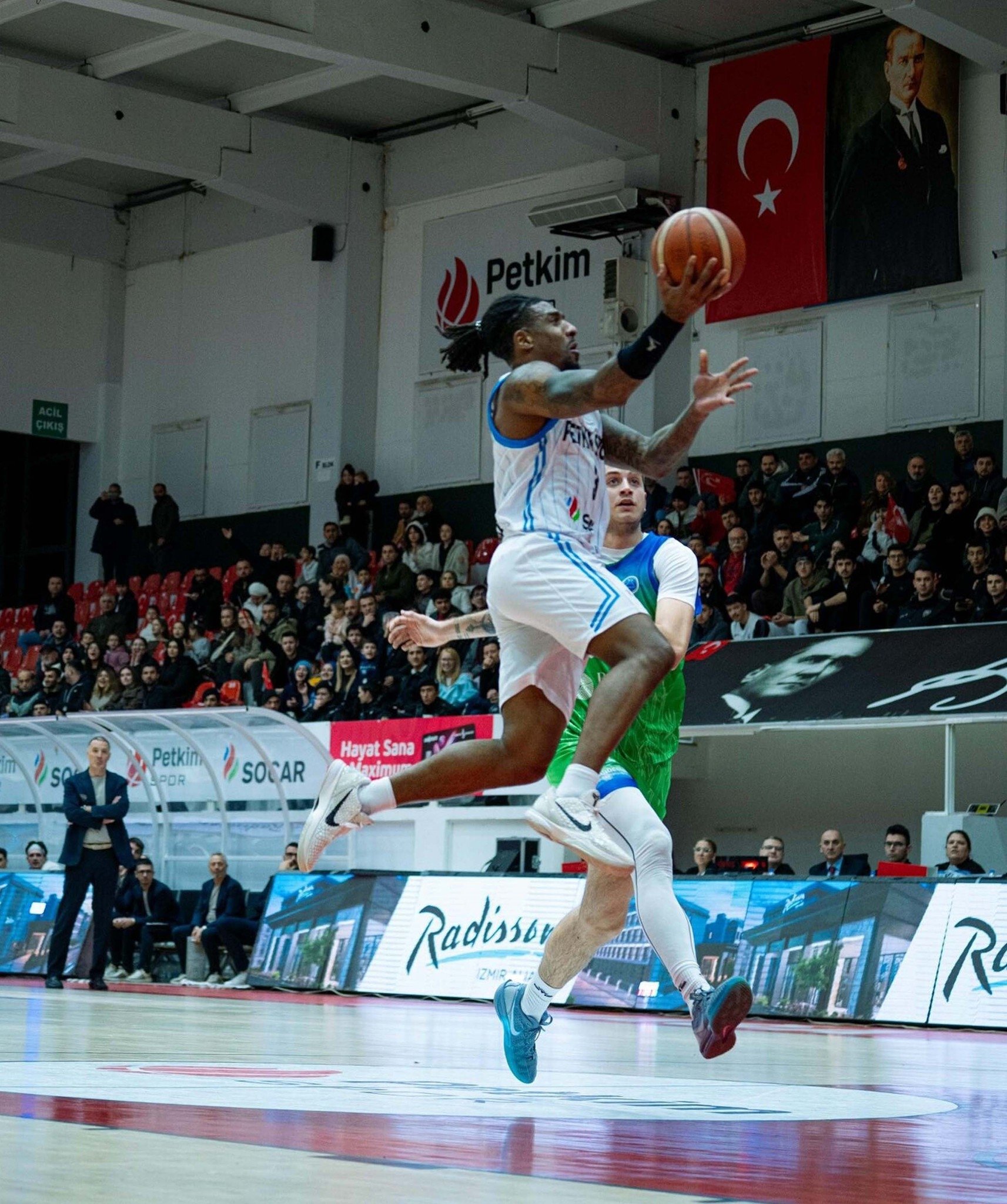 Aliağa Petkimspor liderliği korudu!