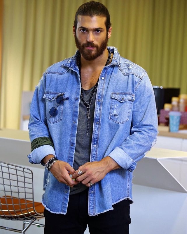Can Yaman İzmir�de şafak sayıyor! Can Yaman kaç yaşında askere gitti