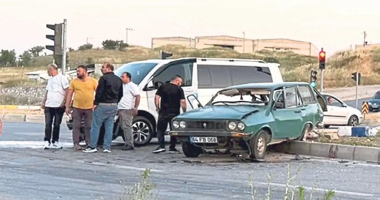 Uşak’taki kazada yaşlı çifti ölüm ayırdı