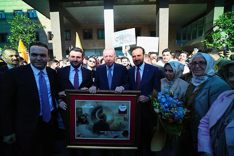 genclerden-baskan-erdogana-babalar-gunu-surprizi-1782034790115.jpeg