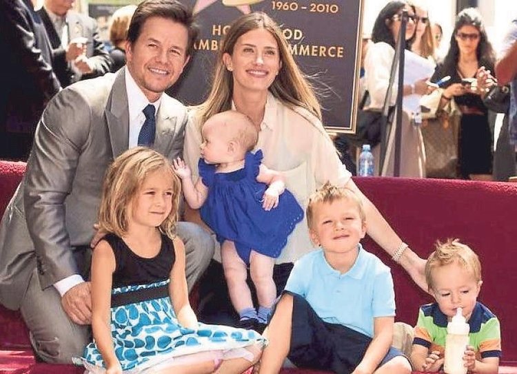 Kariyer de yaptılar bol bol çocuk da...