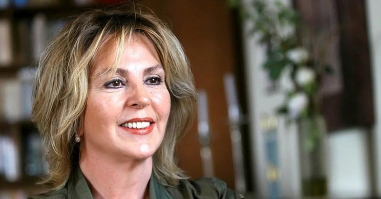 Ünlüler 2025 için kutlama mesajları paylaştı: Mutlulukların paylaşıldığı bir yıl olsun