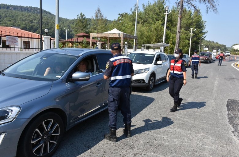 Ege’de bayram yoğunluğu! Marmaris ve Datça’ya geçiş noktasında kontroller arttı