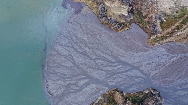 Aydın’da baraj suyu çekilince eski mahallenin kalıntıları ortaya çıktı