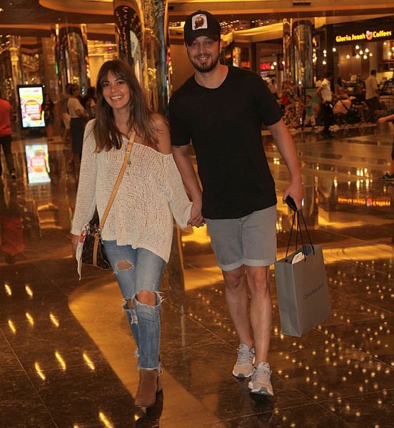 murat boz ile asli enver arasindaki yas