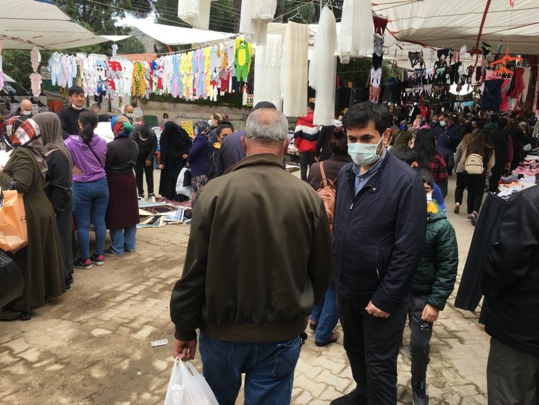 Aydın’da tedirgin eden görüntü! Pazar alışverişi koronavirüs tanımıyor