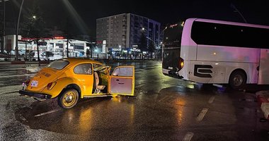 Uşak’ta otomobil ile otobüs çarpıştı