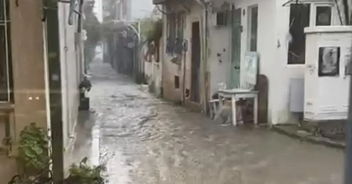 Balıkesir'de hayat durdu! Caddeler ve sokaklar göle döndü