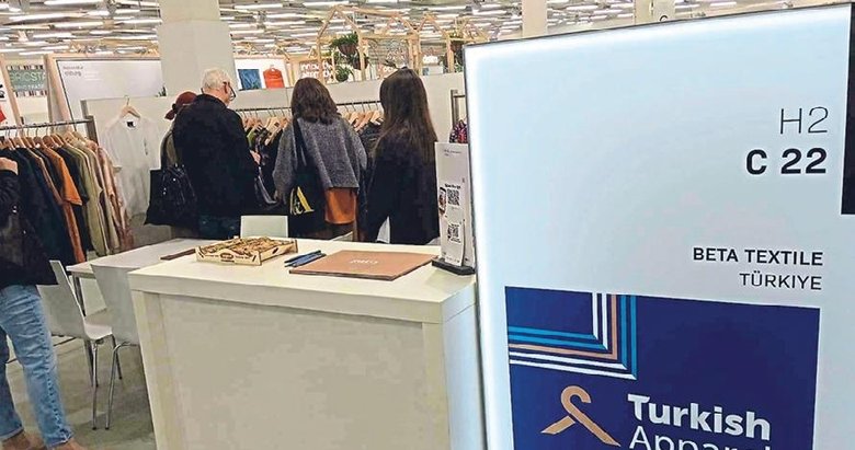 Modacılardan Paris çıkarması