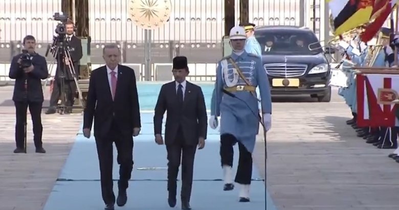Brunei Sultanı Ankara’da! Resmi törenle karşılandı