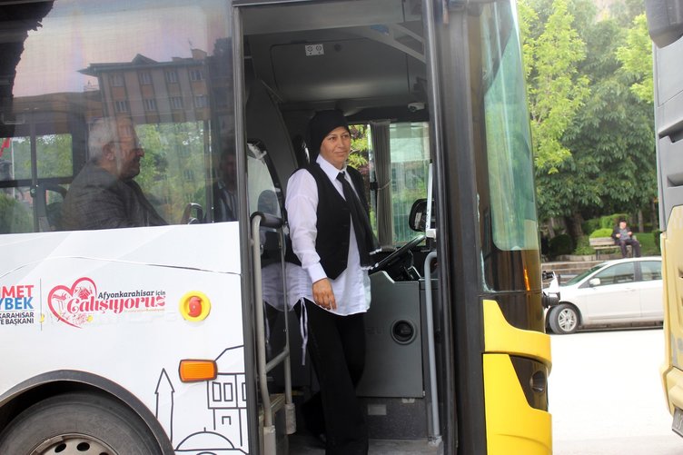 Afyonkarahisar’ın tek kadın otobüs şoförü: Şaziye Okumuş