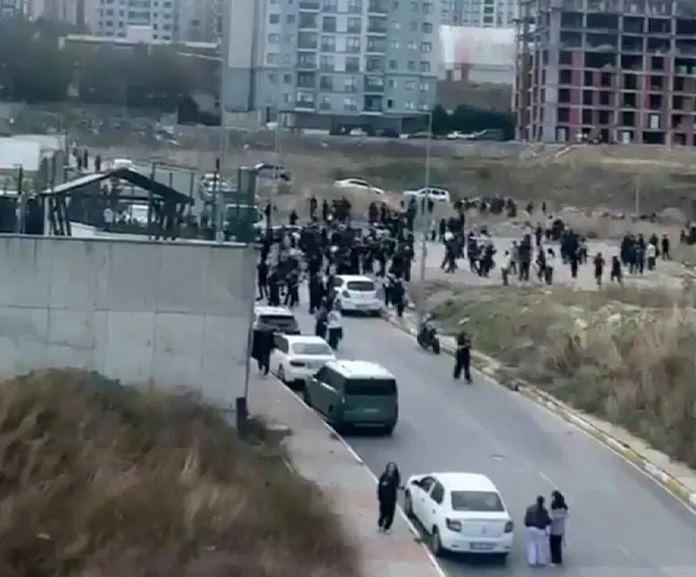 SON DAKİKA: İstanbul Esenyurt’ta lisede bıçaklı kavga! Yaralı öğrenciler var