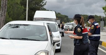 Kütahya’daki mor çiçek tarlası görenleri büyülüyor