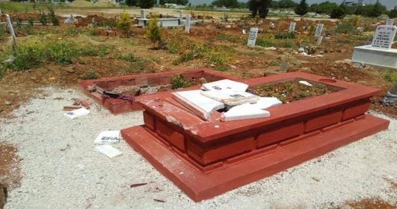 Böyle vicdansızlık görülmedi: Mezarı balyozla yıktılar