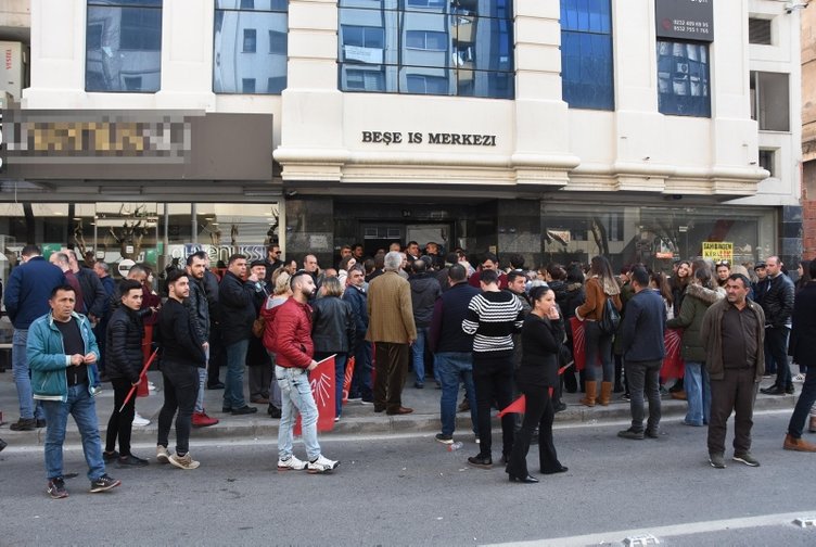 CHP İzmir İl Başkanlığı önünde Buca protestosu