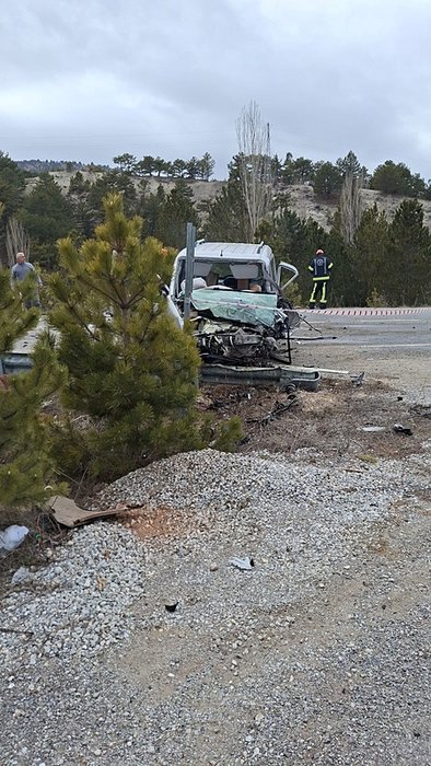 Denizli’de feci kaza: İki araç kafa kafaya çarpıştı