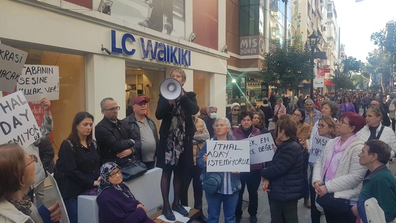 İzmir’de CHP’liler, ithal aday protestosu yaptı