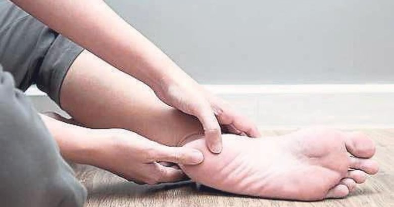 Uzun süre ayakta kalmak topuk dikenini tetikliyor