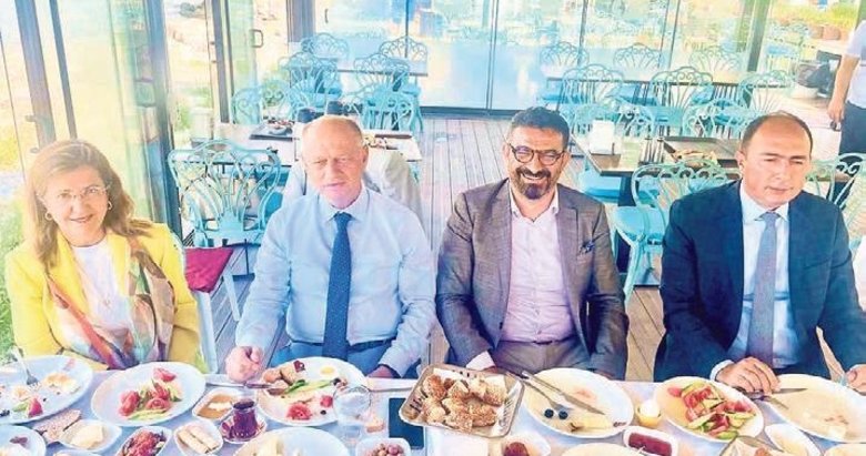 Balıkesirliler İzmir’deki kahvaltıda buluştu