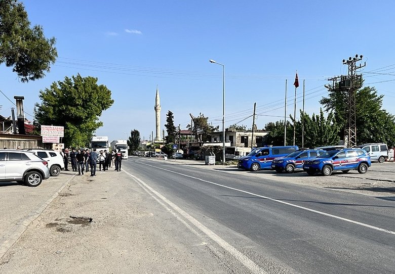 mersinde-silahli-saldirgan-dehseti-cok-sayida-olu-ve-yarali-var-1779116226423.jpeg