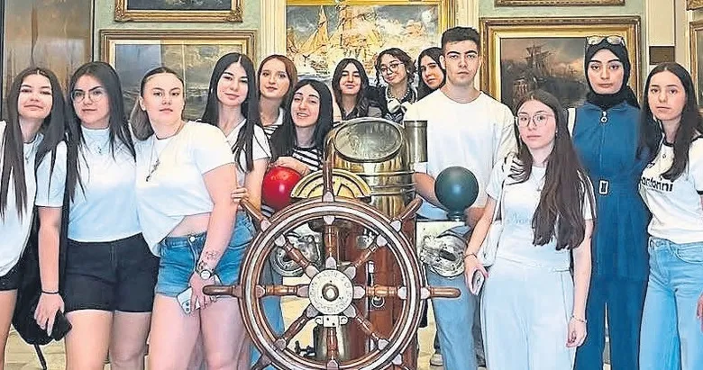 Bin genç İzmir’in tarihine yolculuk yaptı