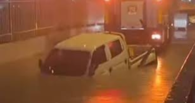 İzmir’de sağanak felakete dönüştü! Hayatını kaybetti