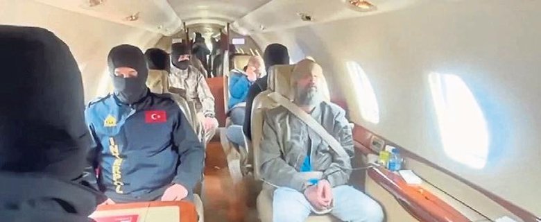 Kırmızı bültenle arananlar Türkiye’ye getirildi