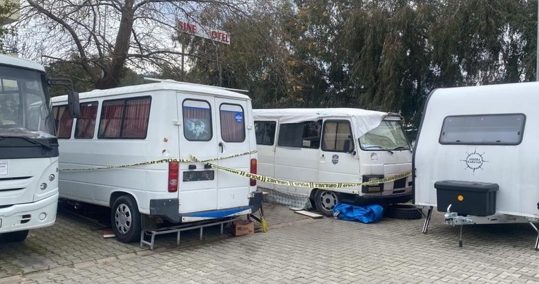 Minibüste yaşayan yaşlı adam ölü bulundu