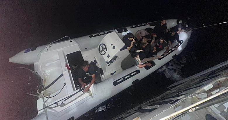 Yunanistan unsurlarınca Türk karasularına geri itildiler! Didim açıklarında 15 düzensiz göçmen kurtarıldı!