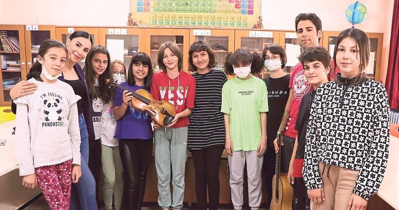 Gönüllü müzisyenler yetenek kesfine çıktı