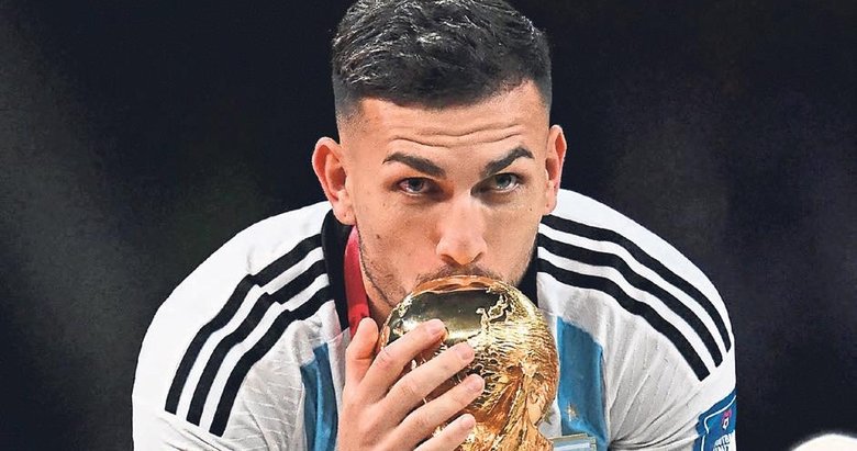 Aslan Paredes’i bitirdi