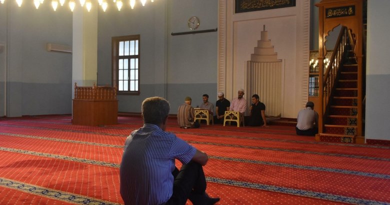 İzmir’de 15 Temmuz şehitleri için Kur’an okundu, lokma döküldü