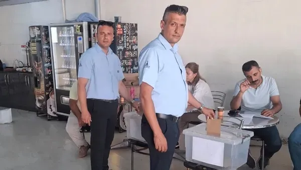 izmirde-grev-karari-cikti-300-arac-kontak-kapatiyor-1783101687158.png