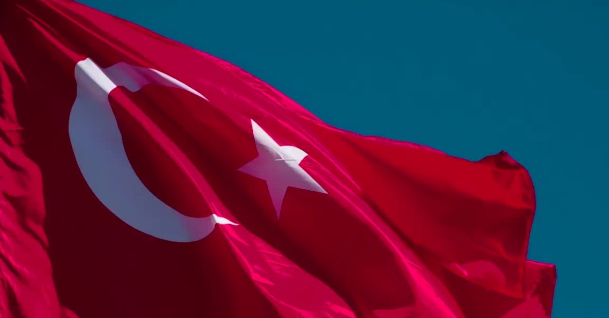 Baskan Erdogan In Sesinden Bir Bayrak Ruzgar Bekliyor Siiri