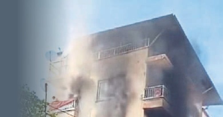 Ev küle döndü, 2 kişi dumandan etkilendi