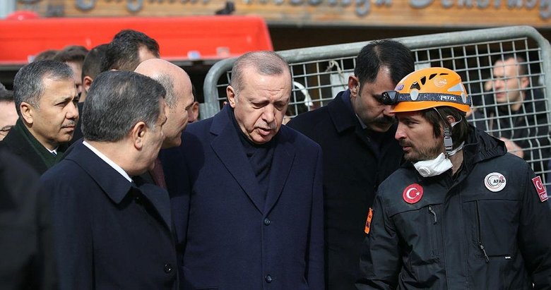Başkan Erdoğan, Kartal’da enkaz bölgesini ve hastanede yaralıları ziyaret etti