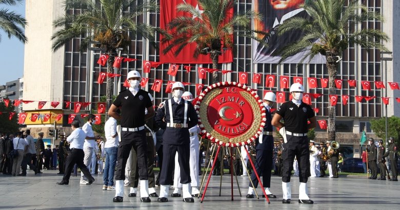 izmir de 30 agustos zafer bayrami