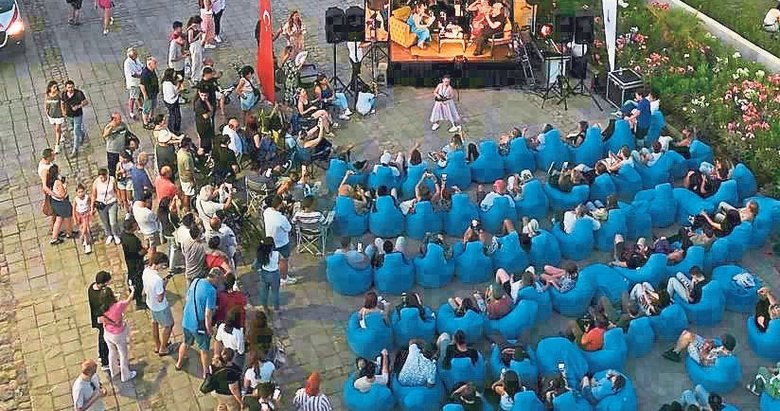 Ünlü konuklar bu karavanda