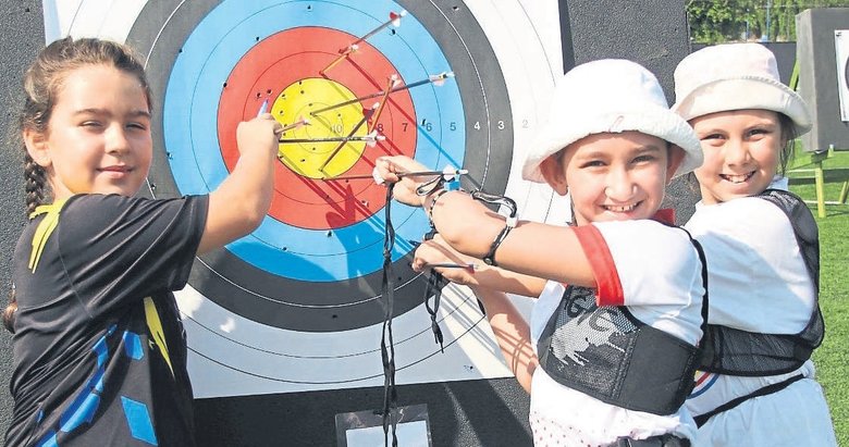Denizli’de okçuların yarışı nefesleri kesti