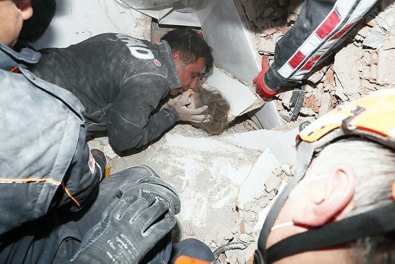 Enkazdan kurtulan Ayda’yı öpen kahraman konuştu: Melek gibiydi