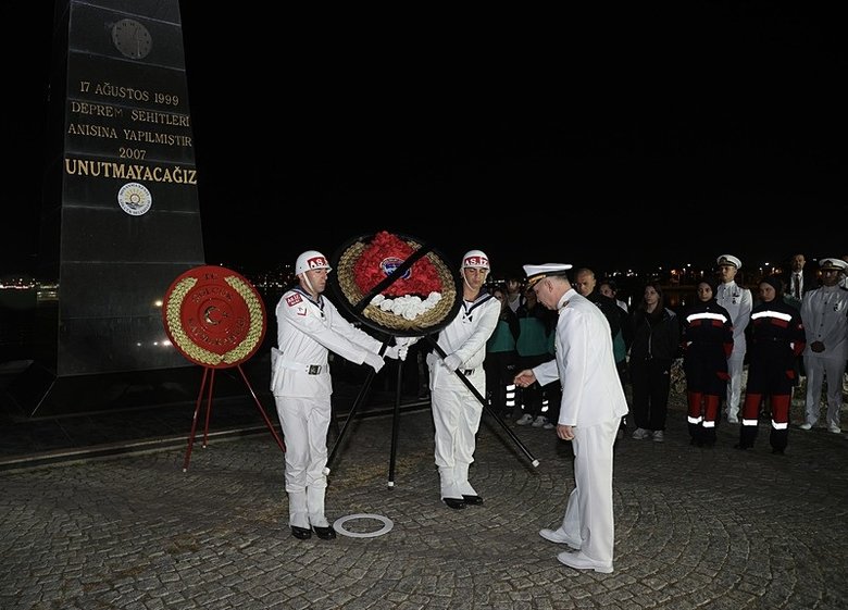 17 Ağustos Marmara depreminin 26.yılı! Hayatını kaybedenler dualarla anıldı