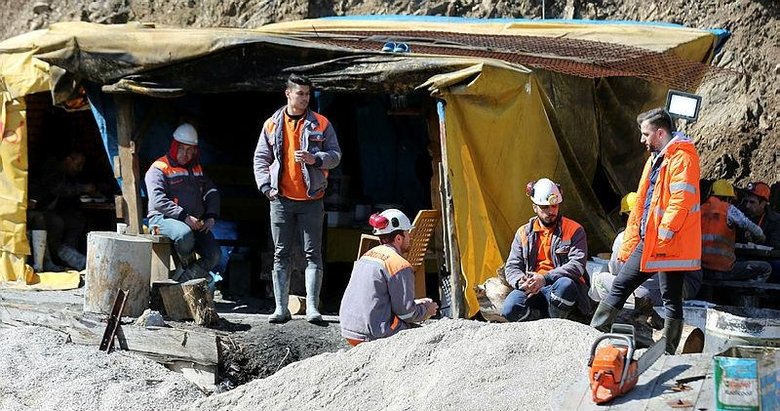 Göçük altındaki madenciyi kurtarma çalışmaları devam ediyor