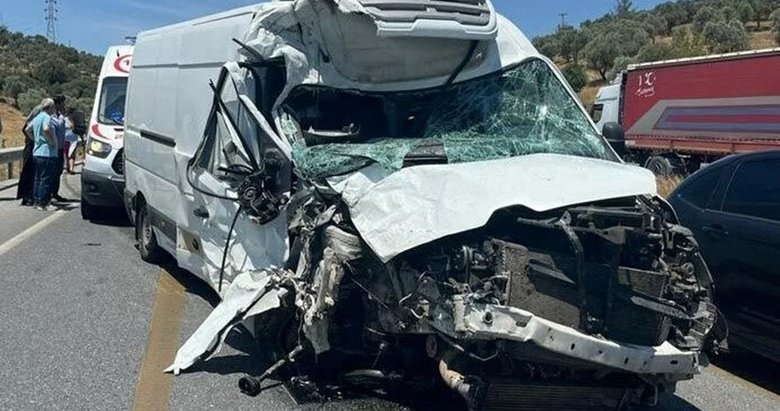 Aydın’da yolcu minibüsü kaza yaptı: 17 yaralı