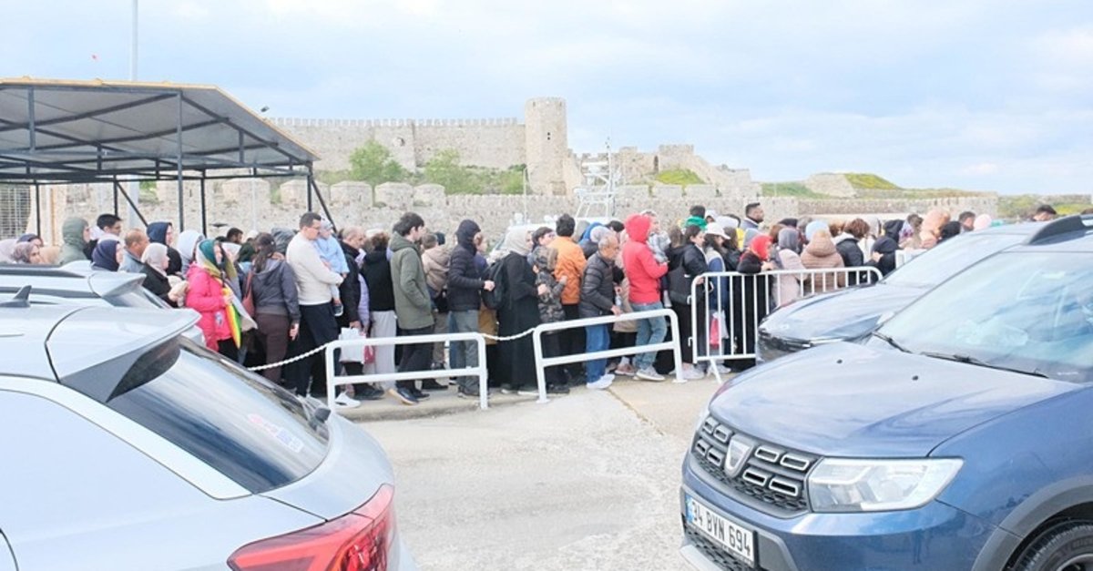 3 günlük tatilde Bozcaada doldu taştı