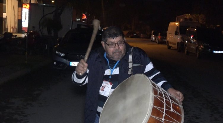 Ramazan davulcuları mesaiye başladı! İzmir sokakları manilerle yankılandı!