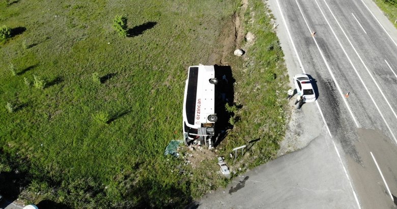 İzmir’de yola çıkan yolcu otobüsü Erzincan’da devrildi