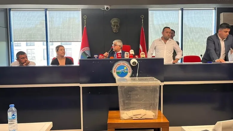 son-dakika-izmirde-menderes-belediye-baskanvekilligi-secimini-ak-partinin-adayi-asuman-sen-kazandi-1786967468587.jpeg